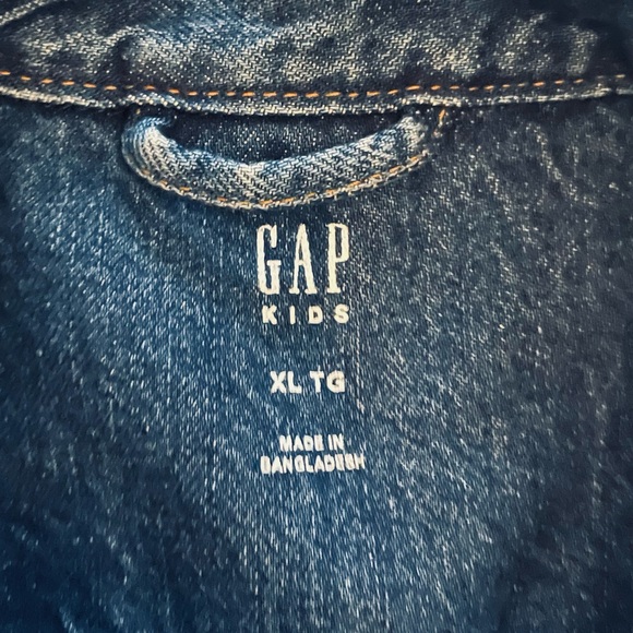 GAP Kids Denim Jean Jacket,Size XL (12) Boys, 100% Cotton. Excellent condition. - Picture 3 of 5